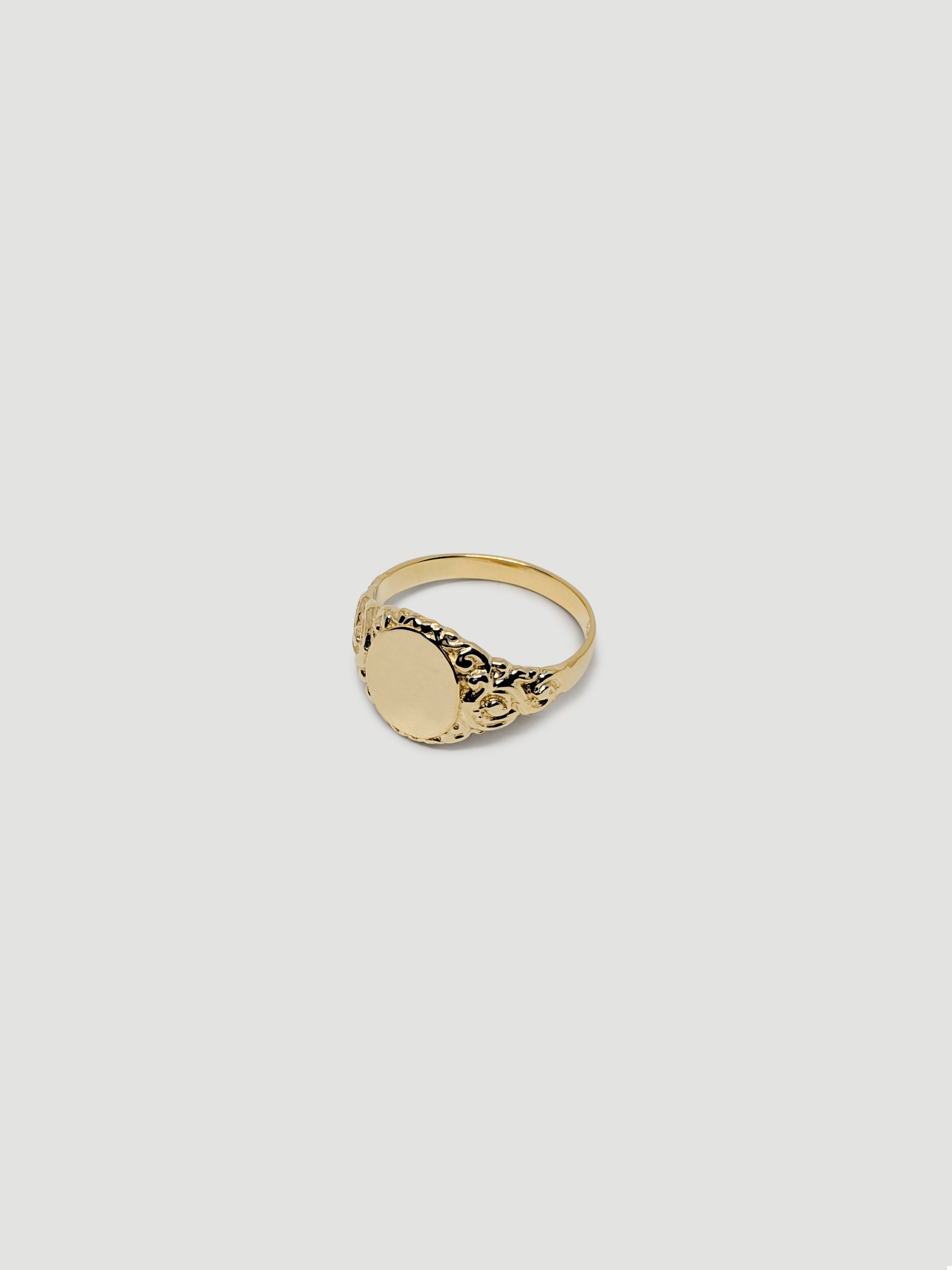 THE CLASSIC SIGNET WITH DETAIL