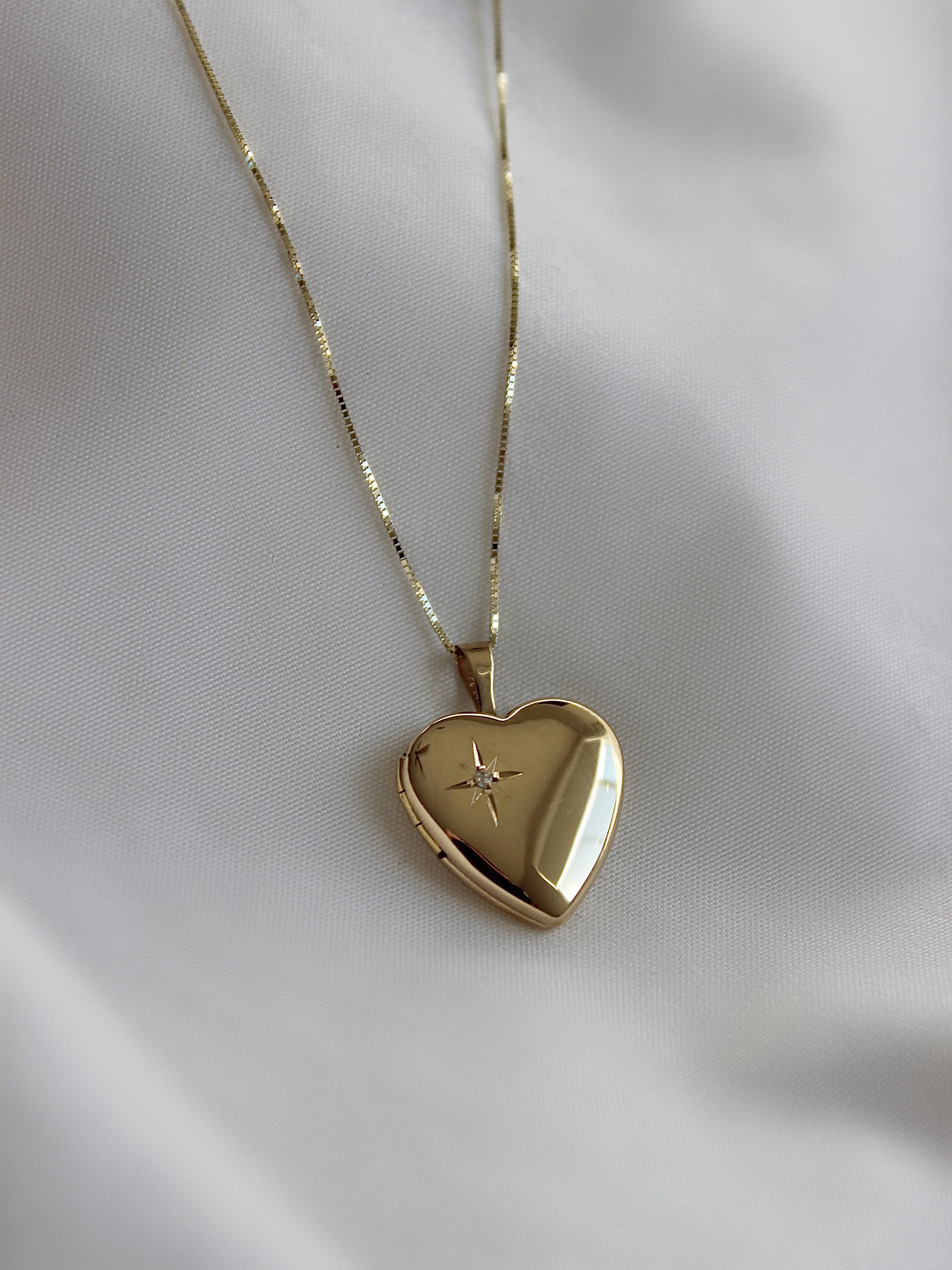 Locket on sale gold locket